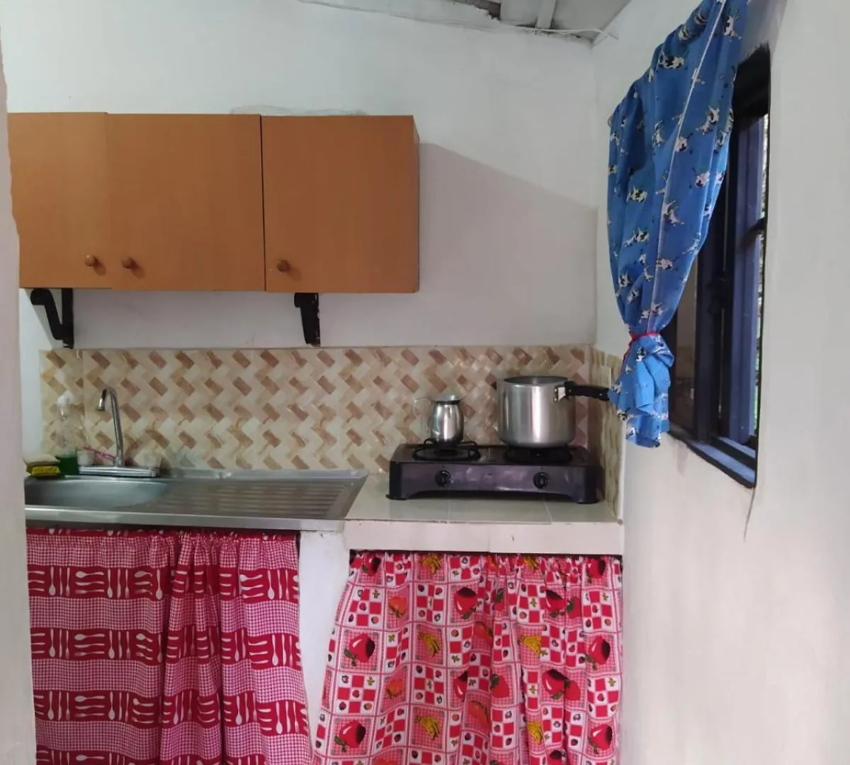 מדיין Pequena Casa En Finca Cafetera