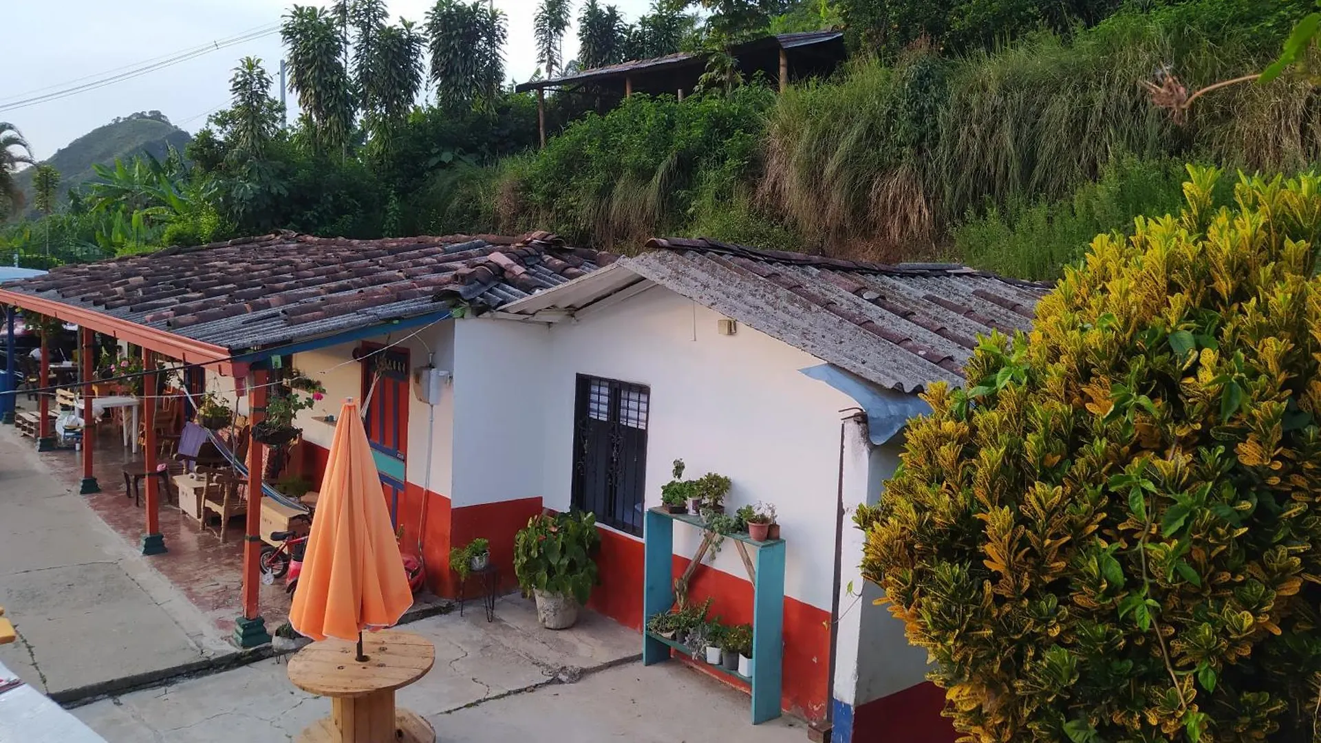 דירה מדיין Pequena Casa En Finca Cafetera
